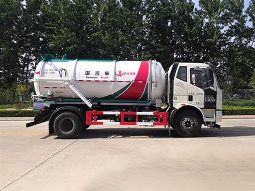 YYD5180GXWC6吸污車